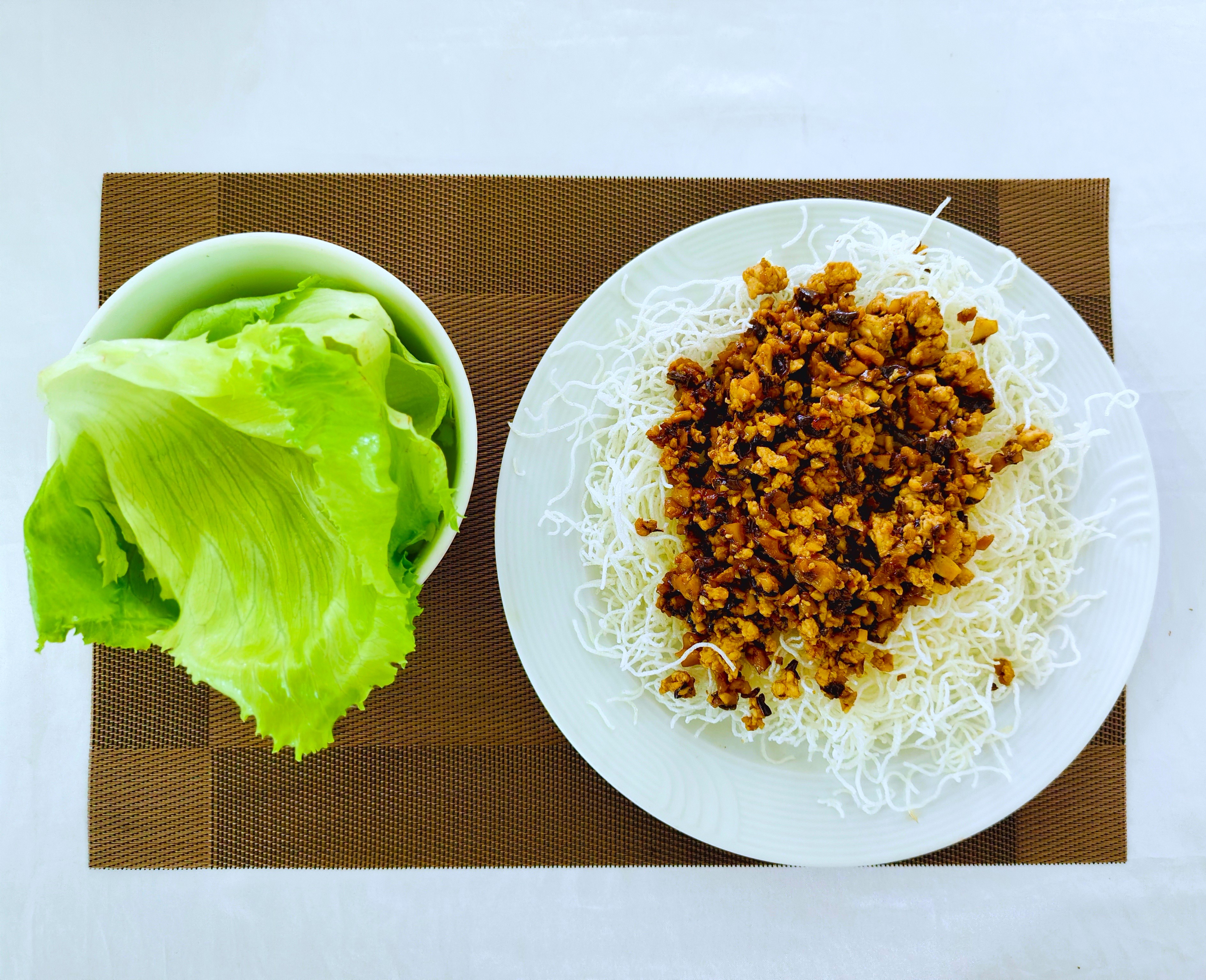 Sang Cay Bow Lettus Bun